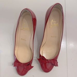 CHRISTIAN LOUBOUTIN
Red Patent Leather Bow Pumps Size 38.5